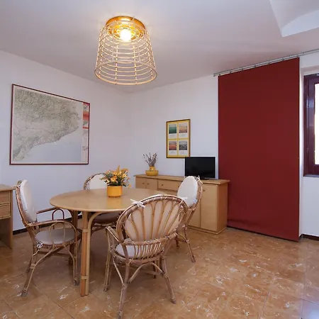 Apt Petxina Yellow Апартаменты *